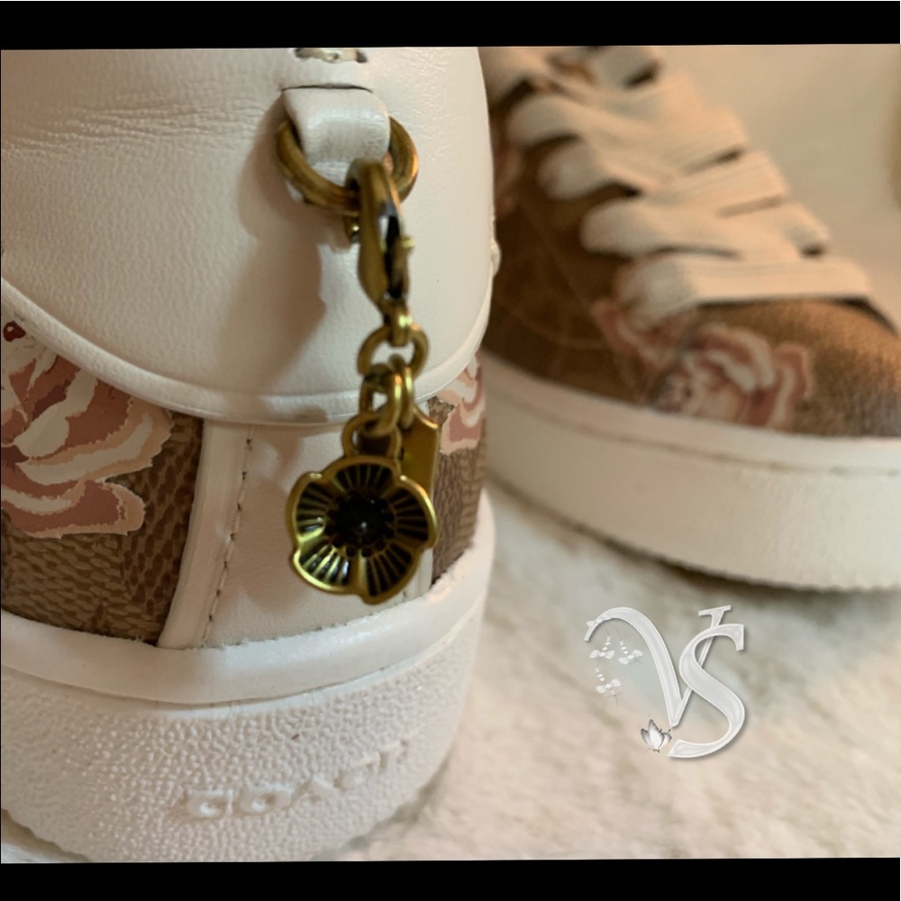 COACH
Signature Rose Fashion Sneakers